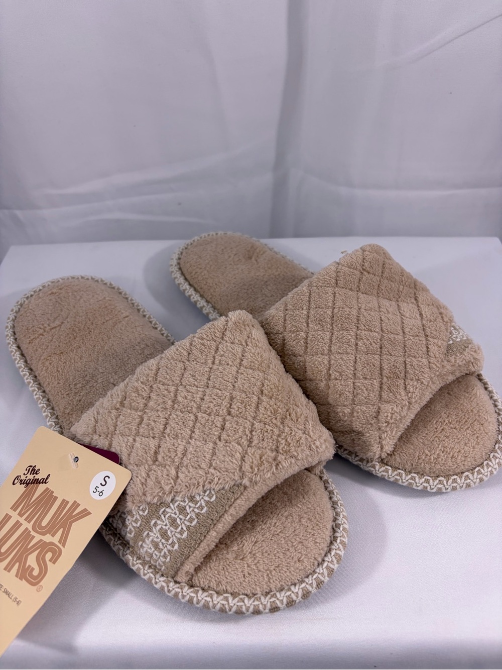 NWT Muk Luks Women's Size 5/6 Tan Slide Slippers
